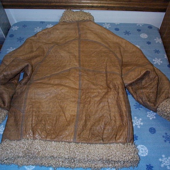 Well worn womens winter coat , good for the farm - Picture 5 of 7